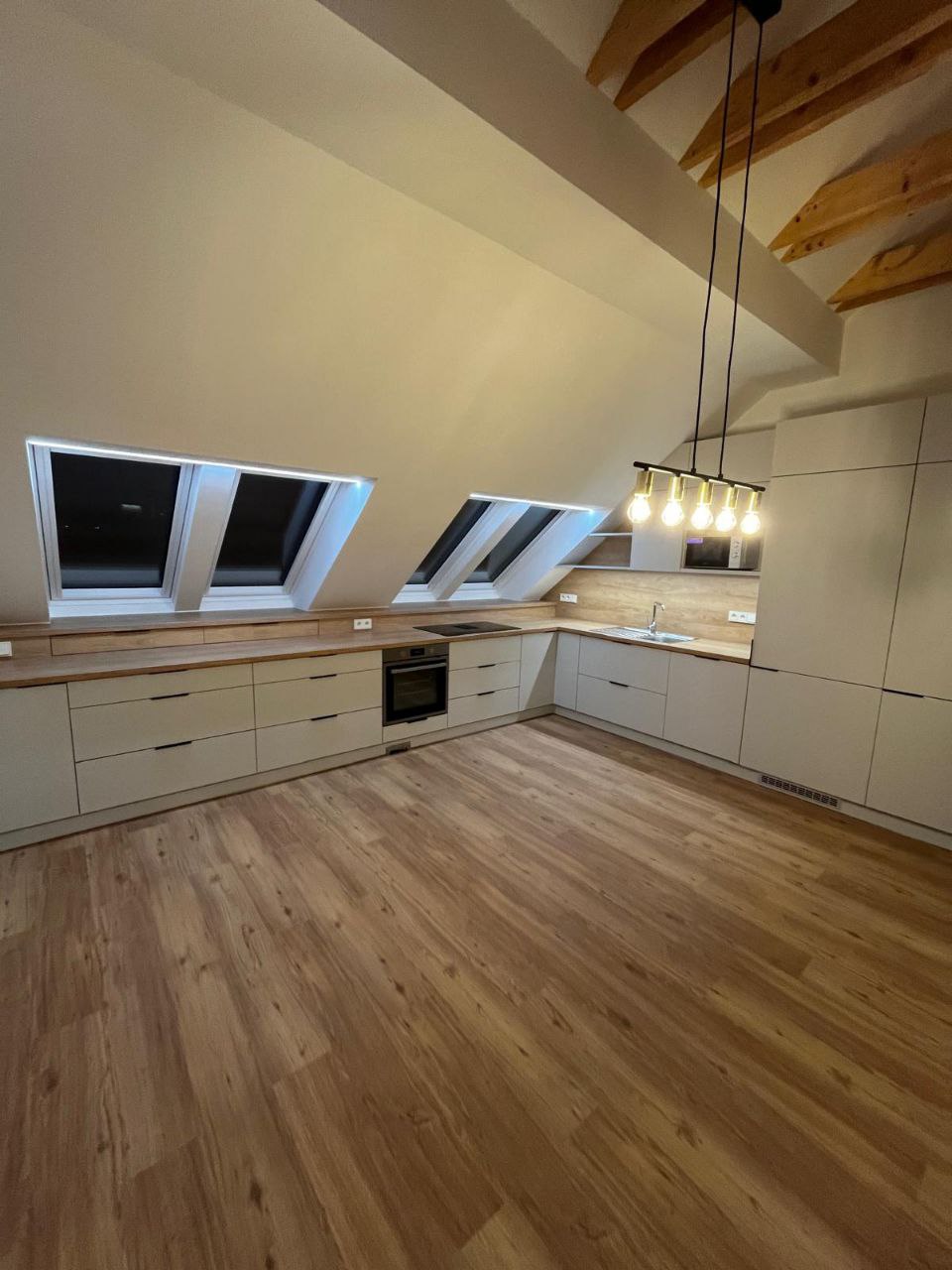 Půdní vestavba a kuchyně na míru